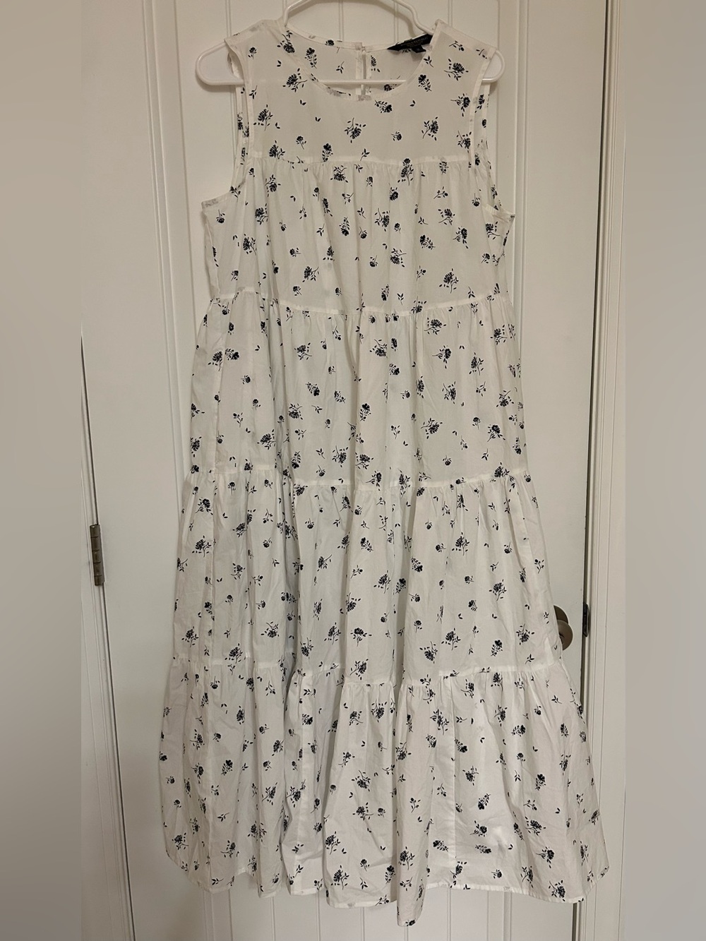 Banana Republic White Black Floral Maxi Dress Size Medium